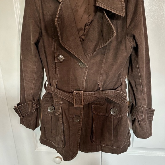 H&M brown short belted, trench coat in subtle plaid, size 6 - Picture 2 of 6